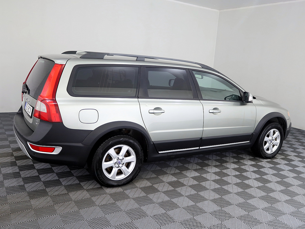 Volvo XC70 Summum ATM 2.4 D5 136kW