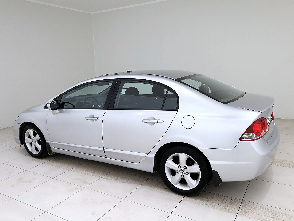 Honda Civic Elegance ATM 1.8 103 kW - Photo 4