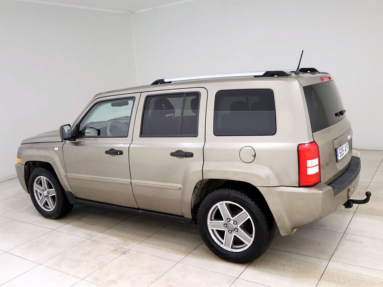 Jeep Patriot Luxury 4x4 2.0 CRD 103 kW - Photo 4