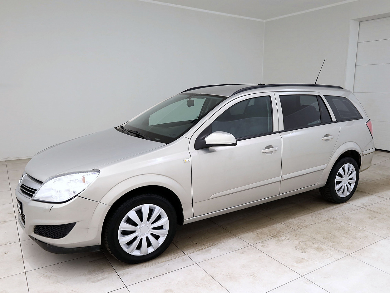 Opel Astra Elegance Facelift 1.9 CDTi 88 kW - Photo 2