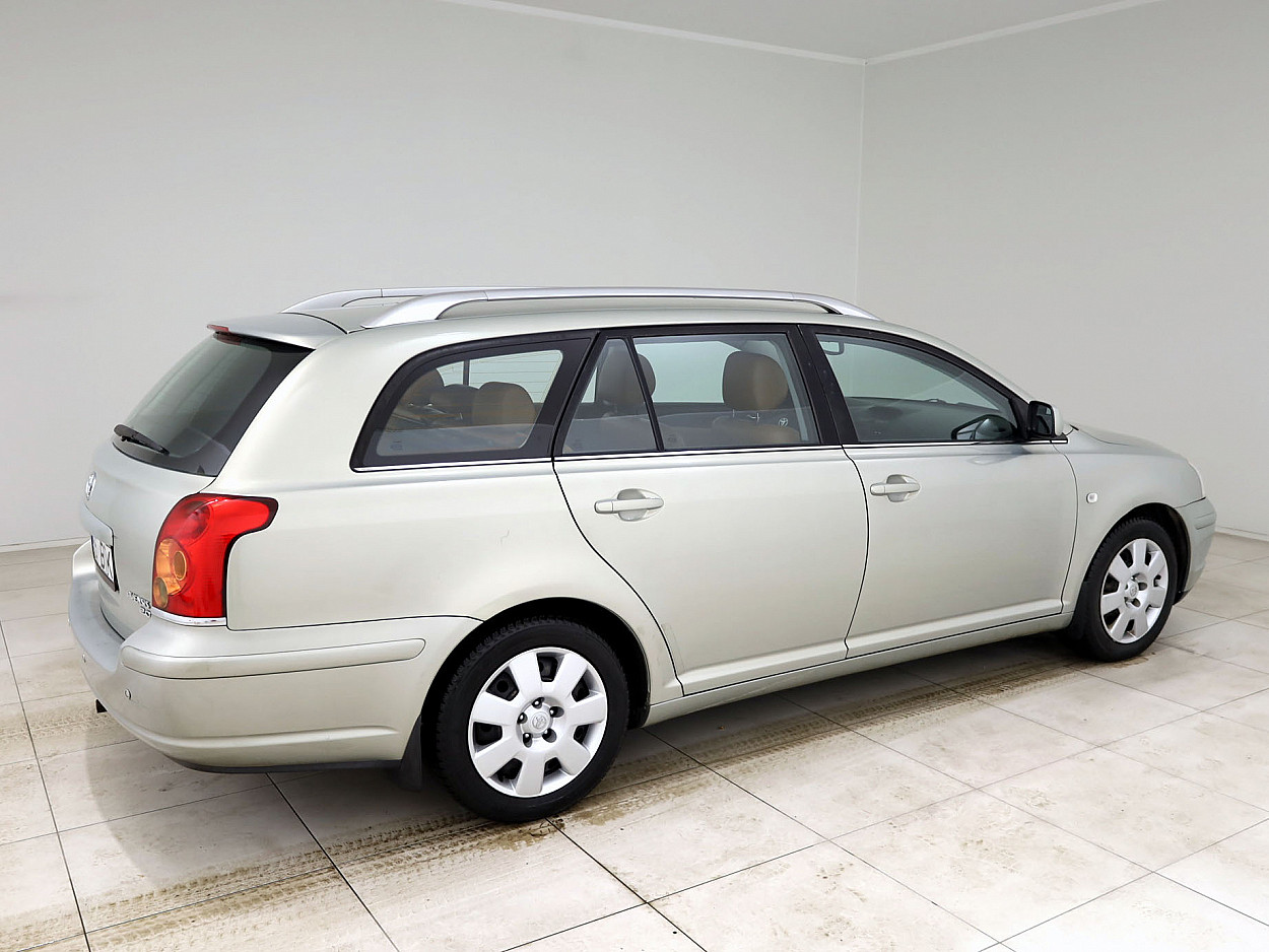 Toyota Avensis Luxury 2.0 D-4D 85 kW - Photo 3