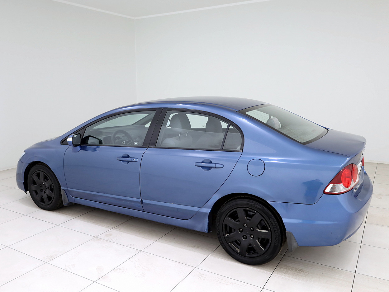 Honda Civic 1.8 103 kW - Photo 4