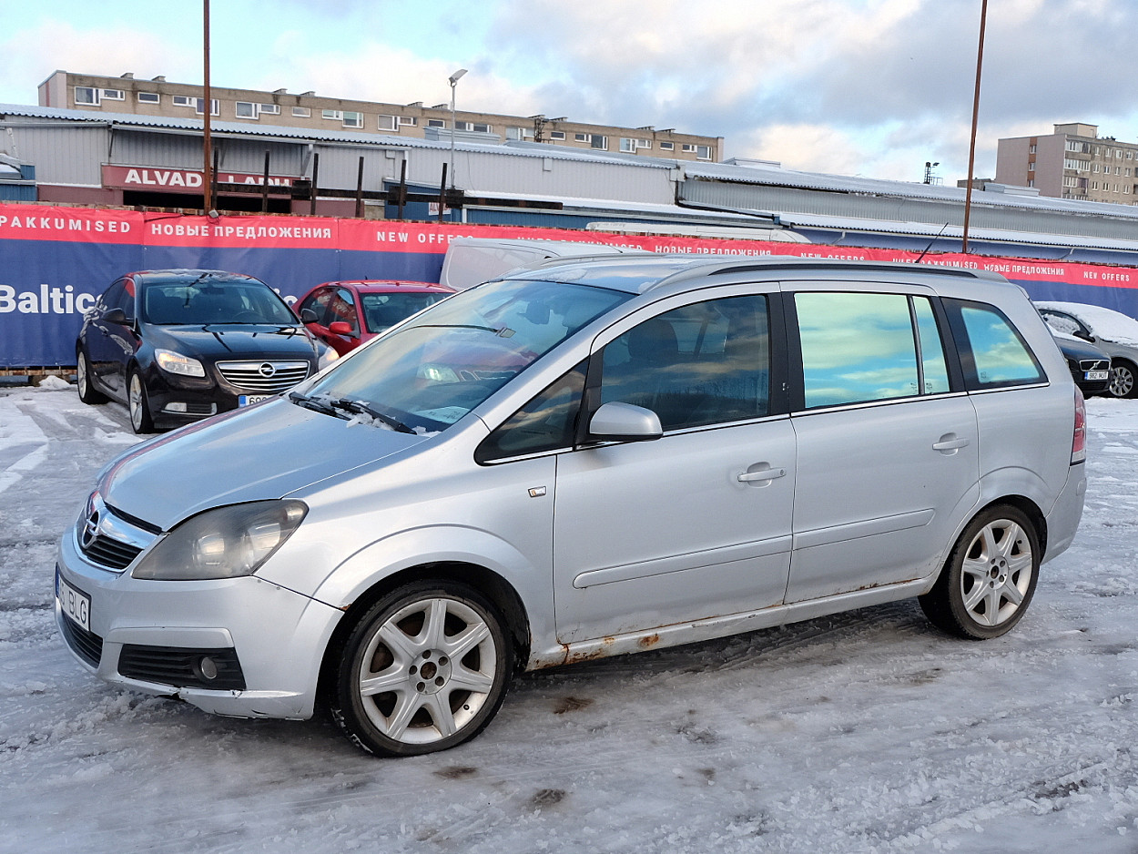 Opel Zafira 1.9 CDTi 88 kW - Photo 2