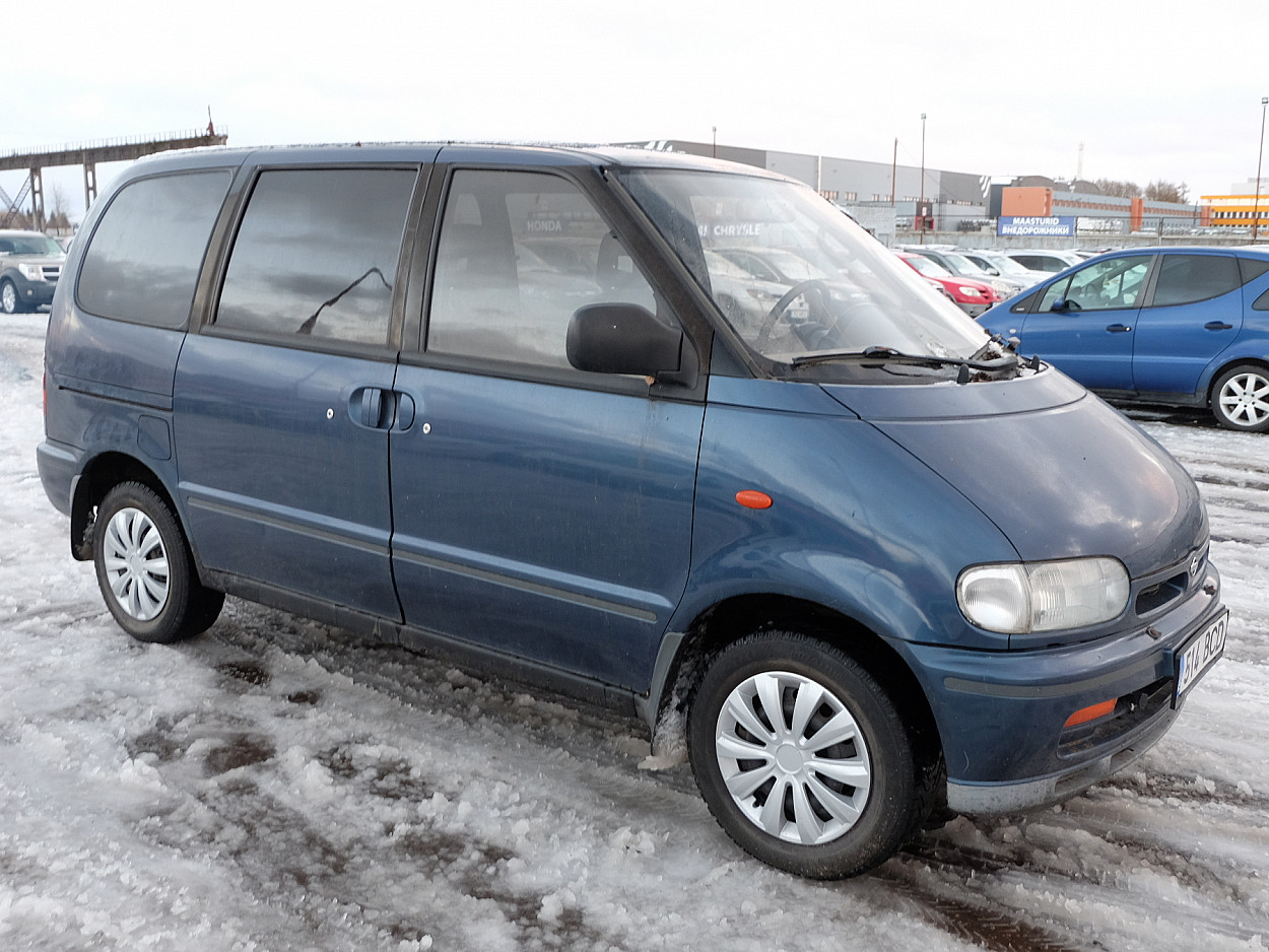 Nissan Serena 2.0 49 kW - Photo 1