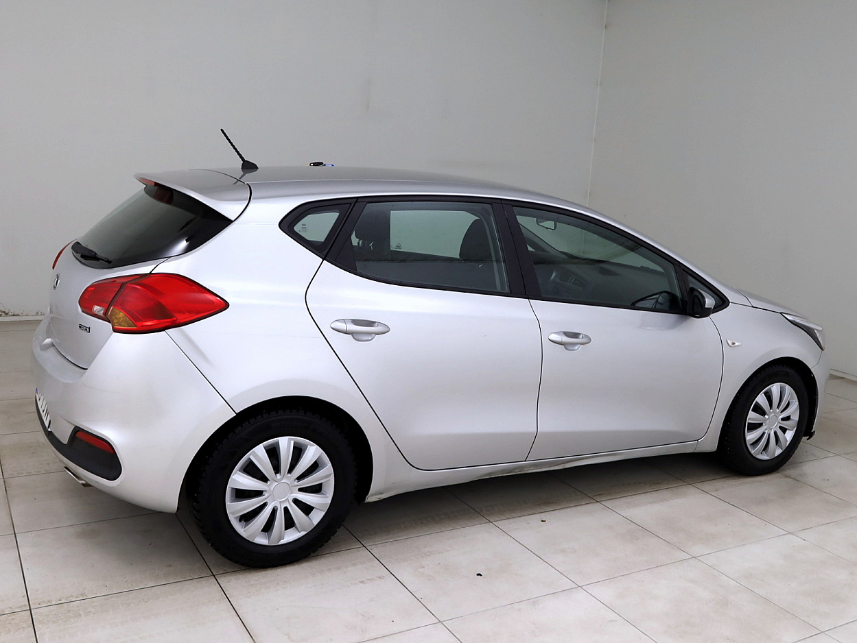 Kia Ceed Elegance 1.4 CRDi 66 kW - Photo 3