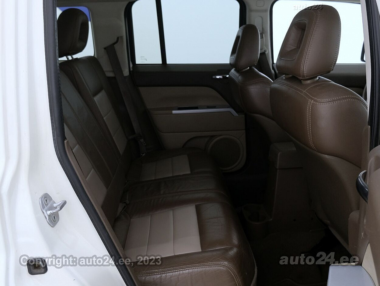 Jeep Patriot Luxury 4x4 ATM 2.4 125 kW - Photo 7