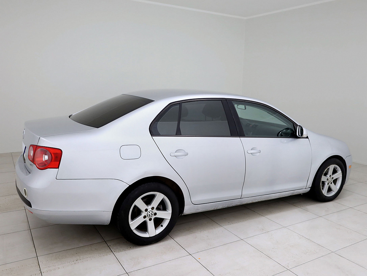 Volkswagen Jetta Highline ATM 2.5 110 kW - Photo 3