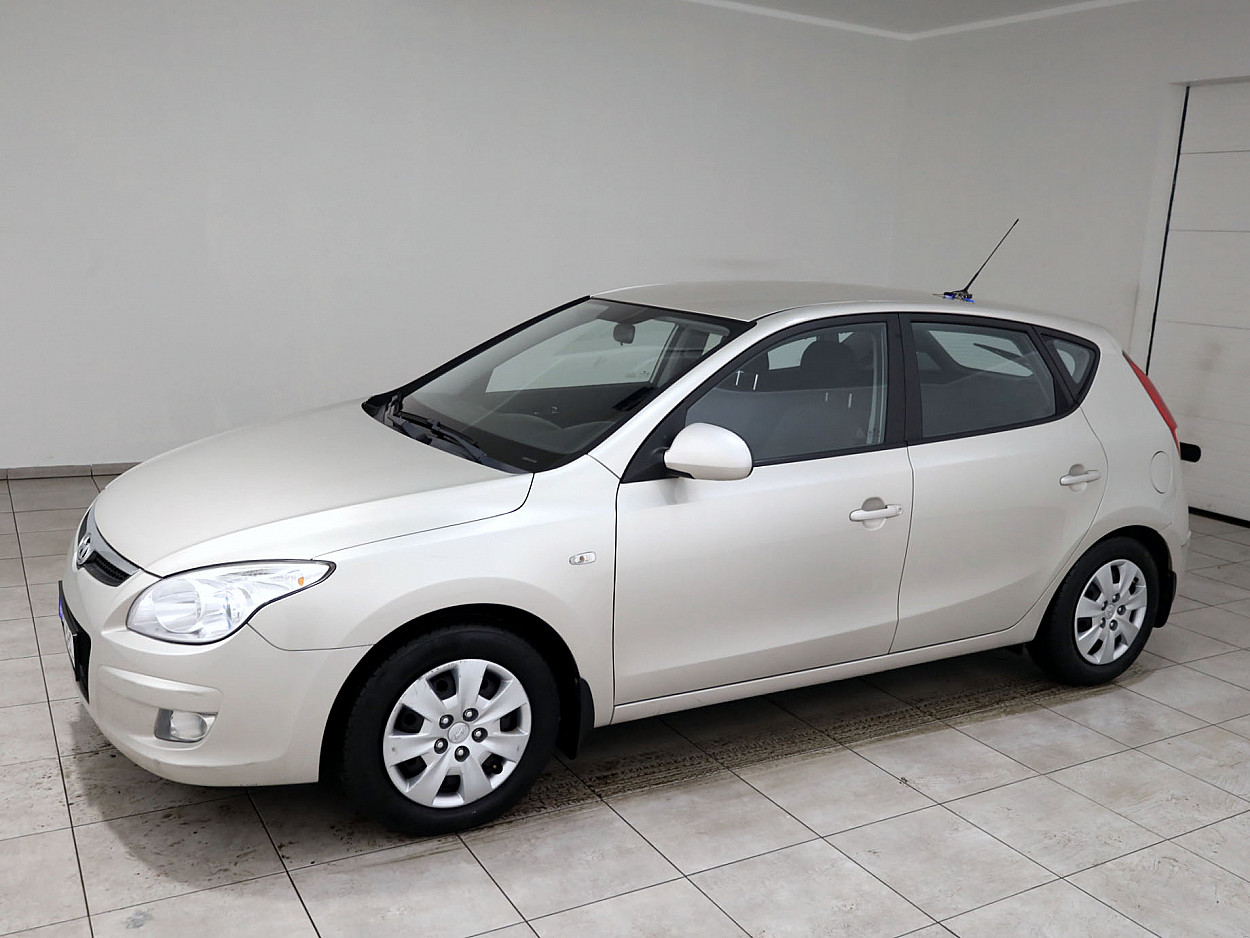 Hyundai i30 Elegance 1.6 90 kW - Photo 2