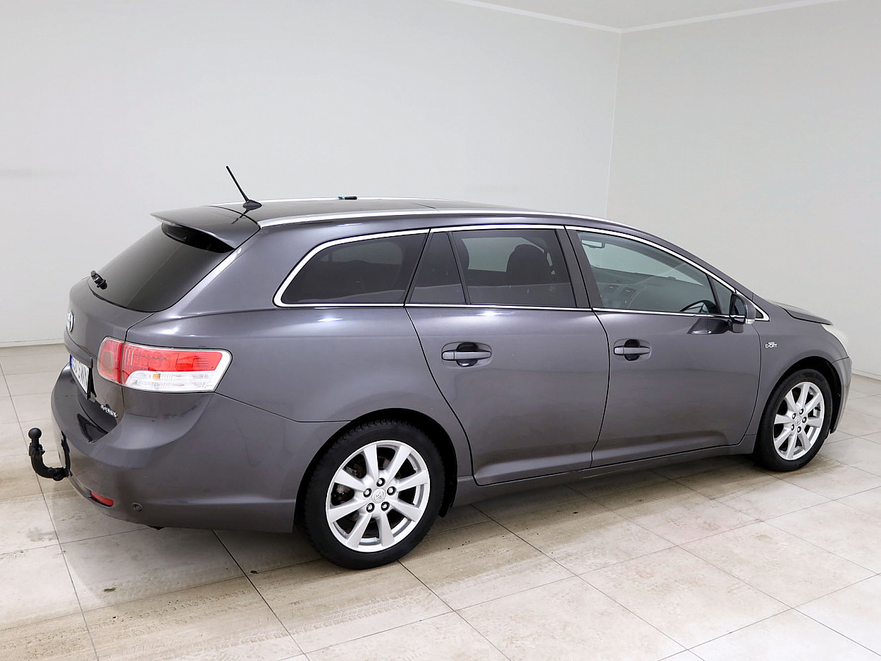 Toyota Avensis Luxury ATM 2.2 D-CAT 110 kW - Photo 3