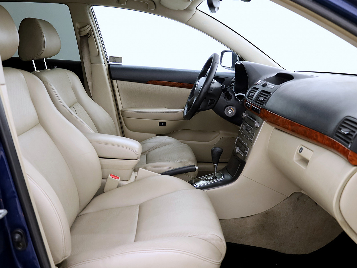 Toyota Avensis Luxury ATM 2.4 120 kW - Photo 6