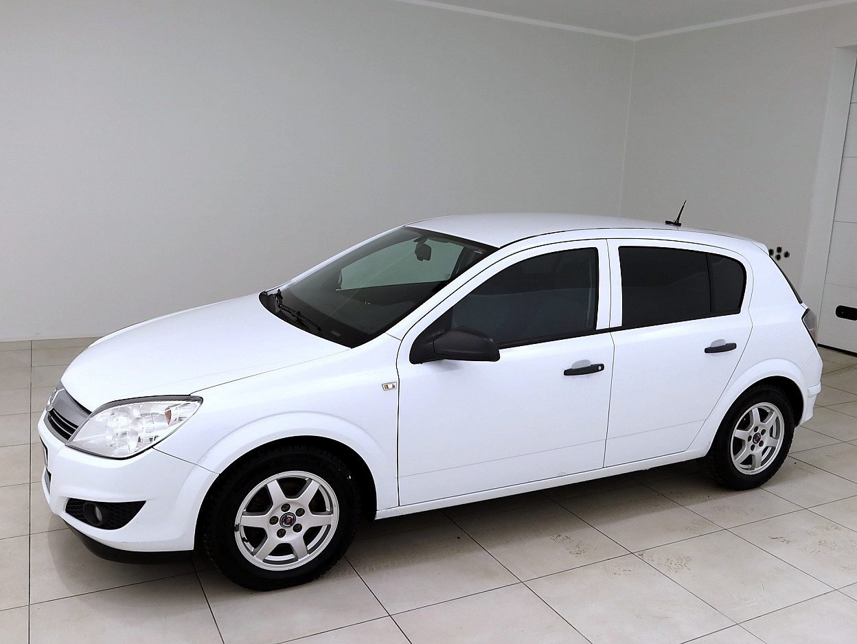 Opel Astra Facelift 1.2 CDTi 66 kW - Photo 2