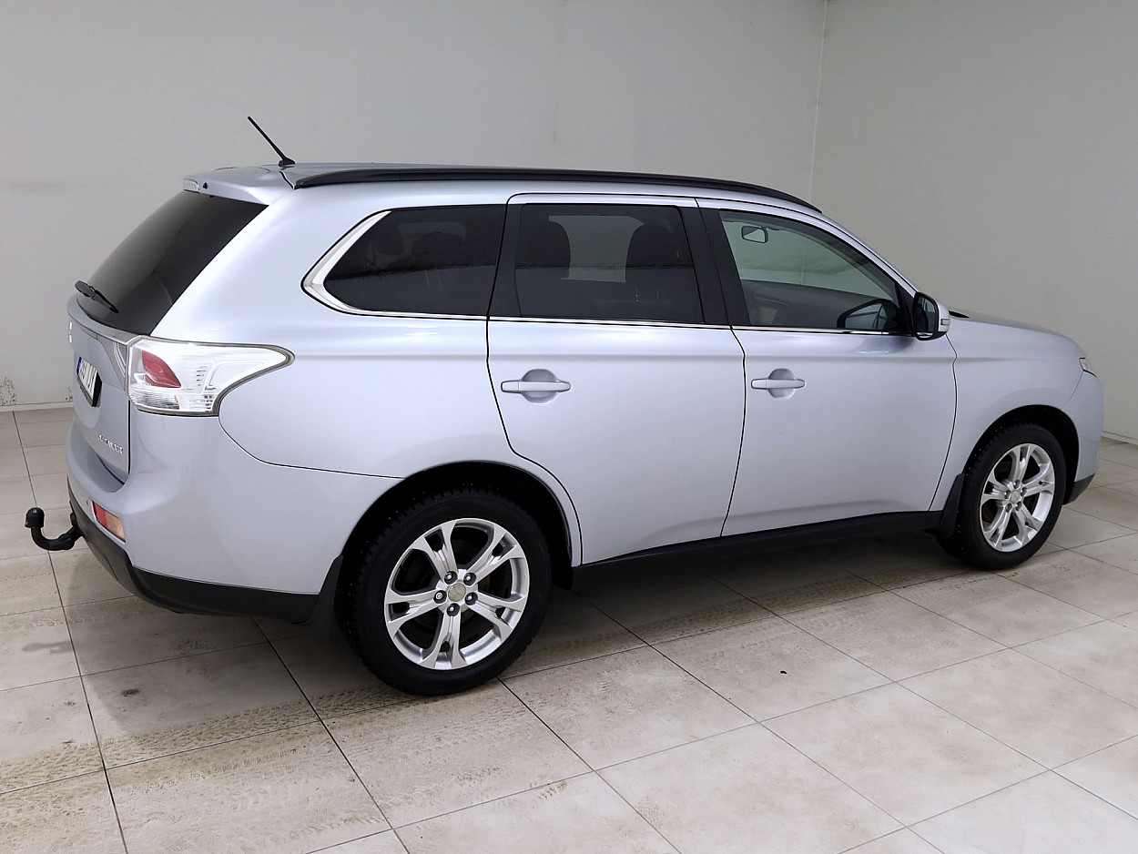 Mitsubishi Outlander Comfort ATM 2.0 110 kW - Photo 3