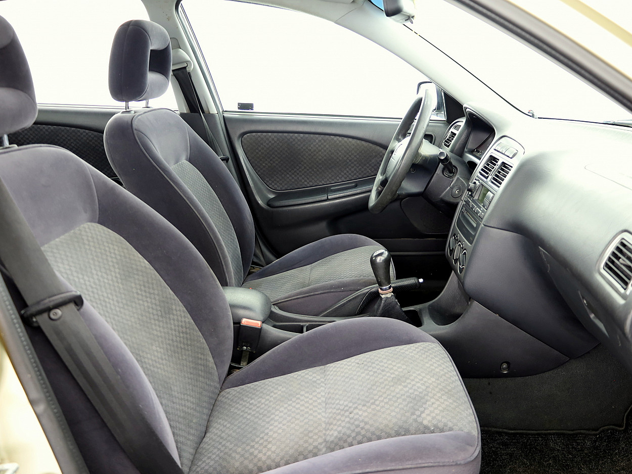 Toyota Avensis Linea Sol A-C 1.6 81kW