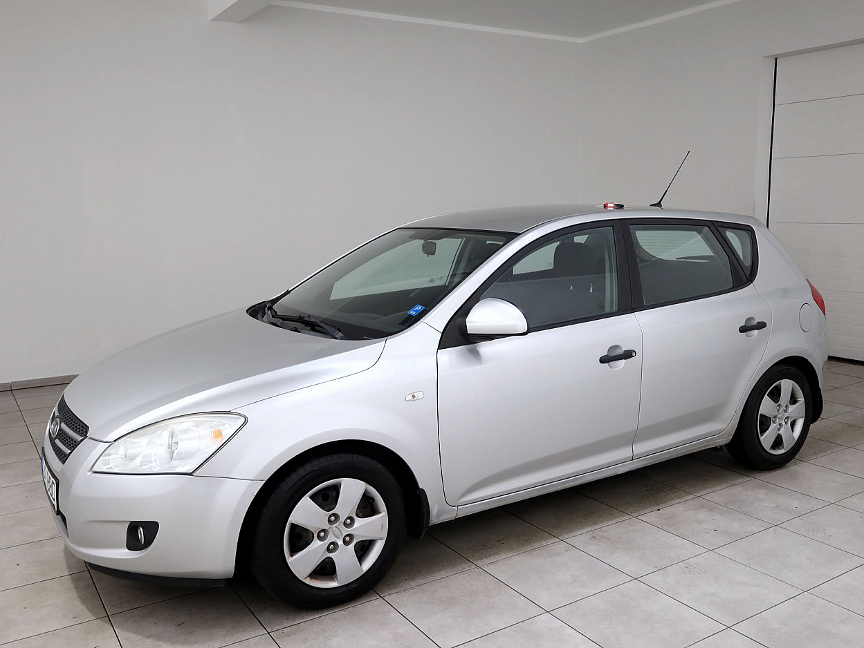 Kia Ceed Elegance 1.4 80 kW - Photo 2