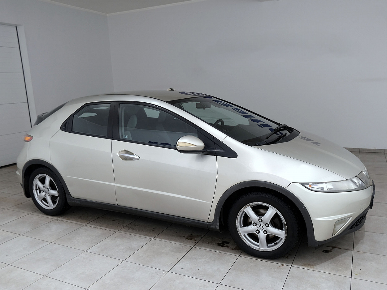 Honda Civic Elegance 1.8 103 kW - Photo 1