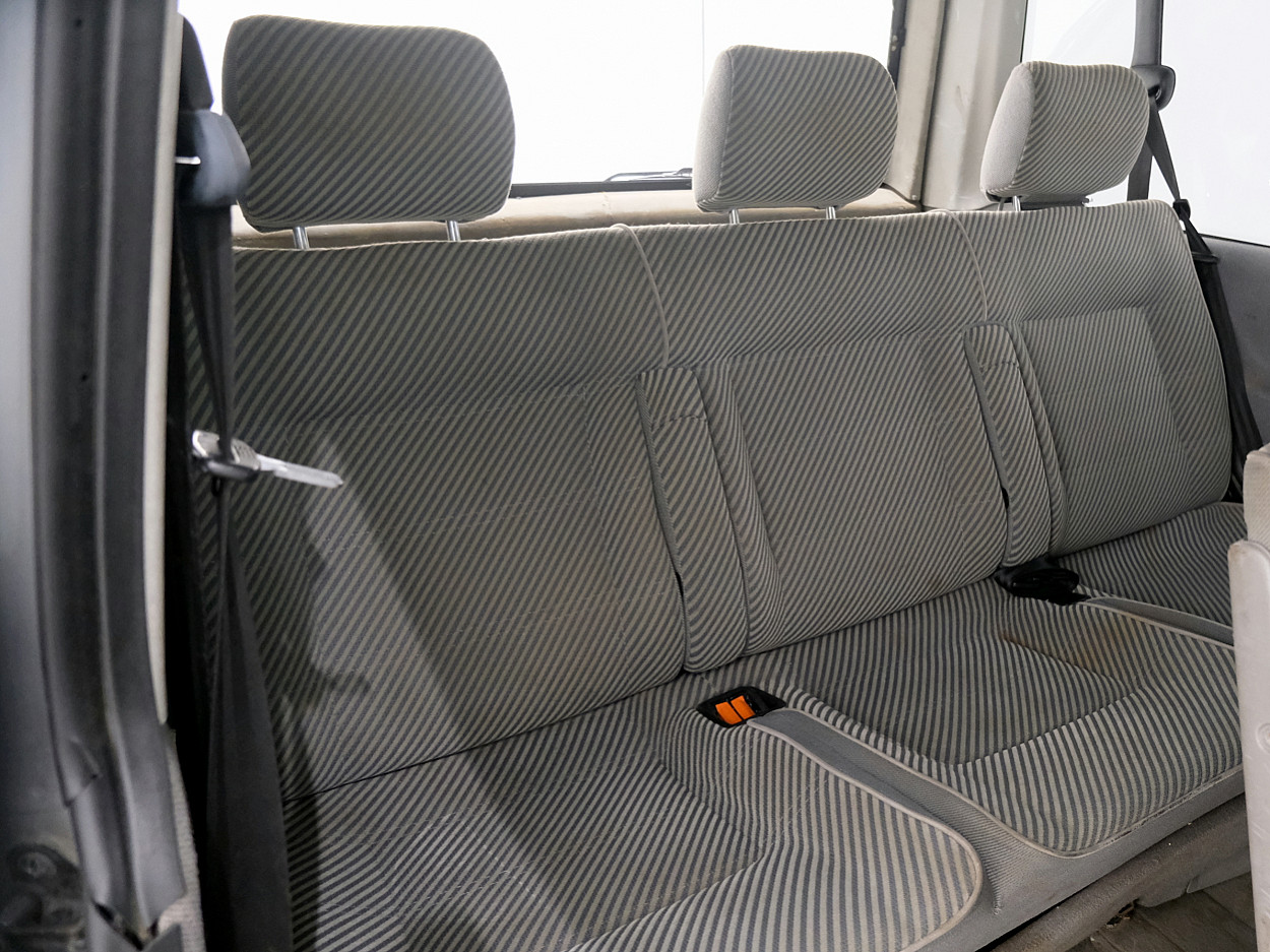 Volkswagen Caravelle Comfortline 2.5 TDI 75 kW - Photo 8