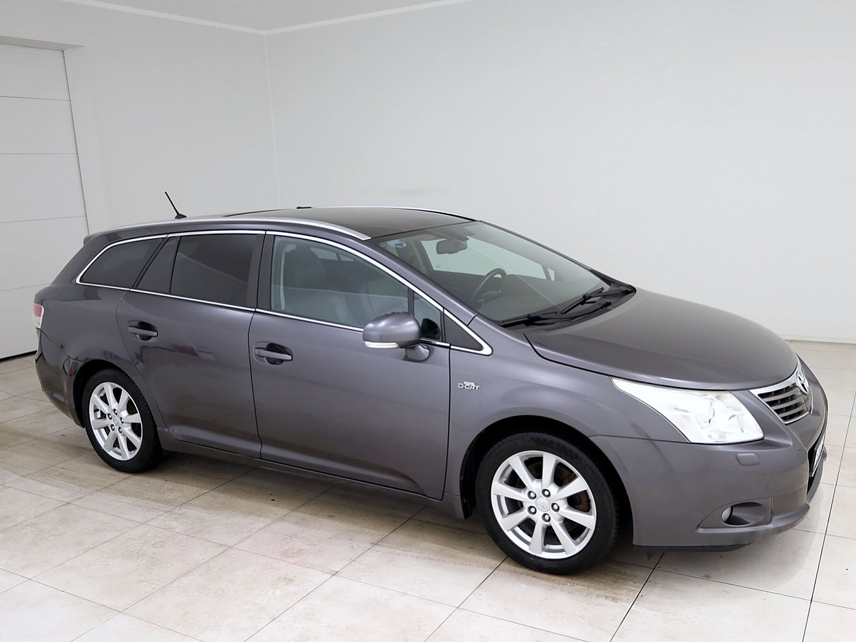 Toyota Avensis Luxury ATM 2.2 D-CAT 110 kW - Photo 1