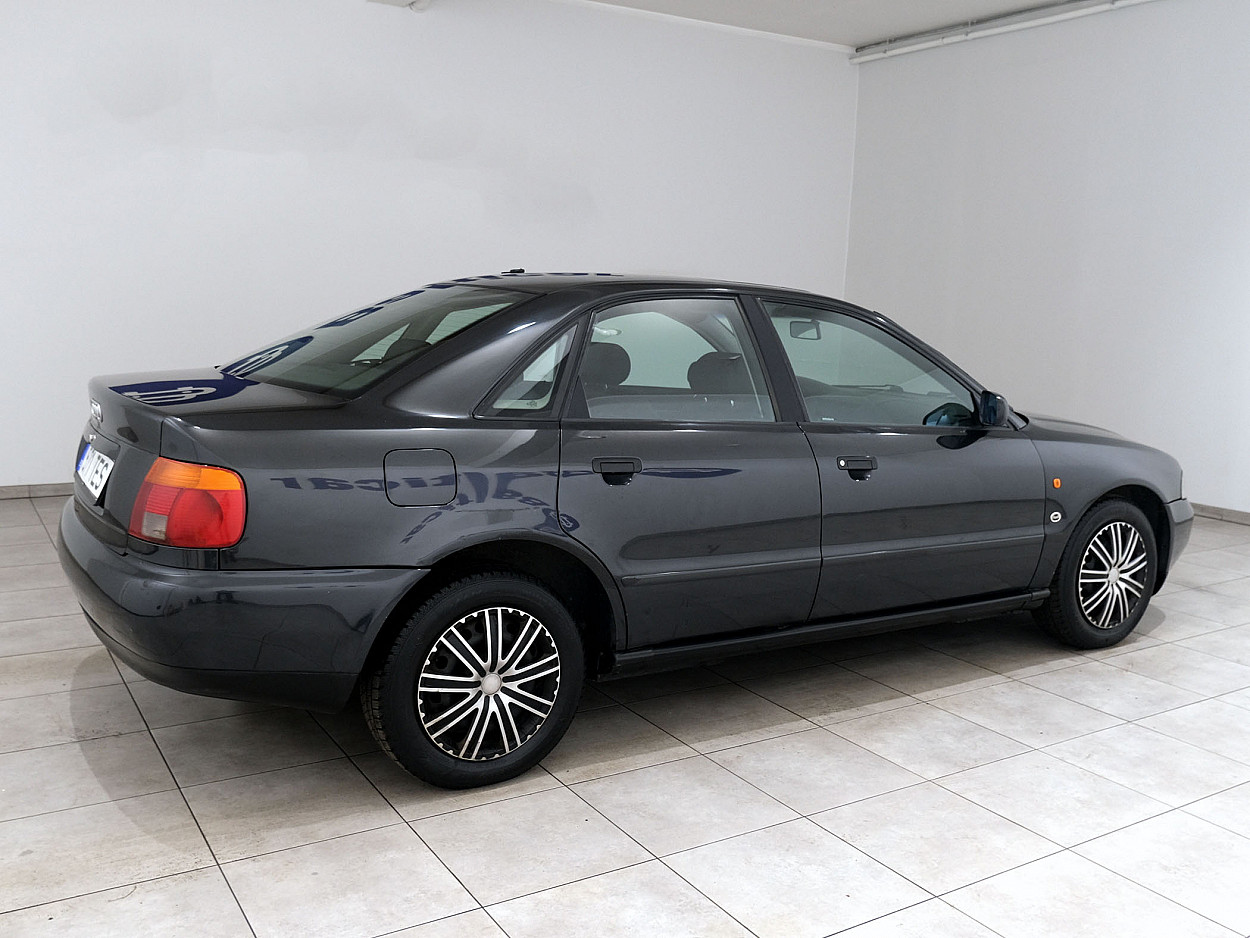 Audi A4 Comfortline 1.6 74 kW - Photo 3