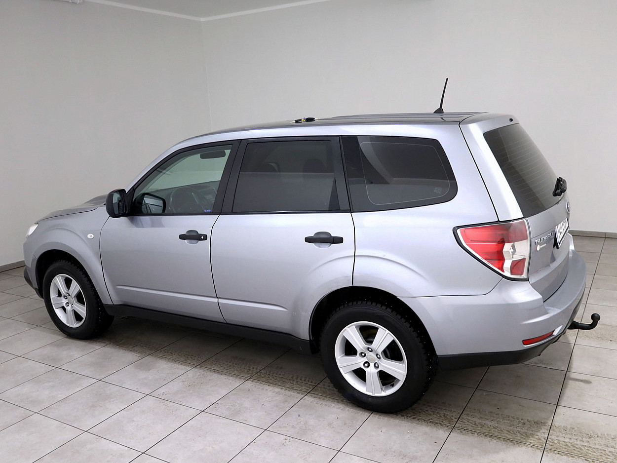 Subaru Forester Comfort 4x4 2.0 D 108 kW - Photo 4