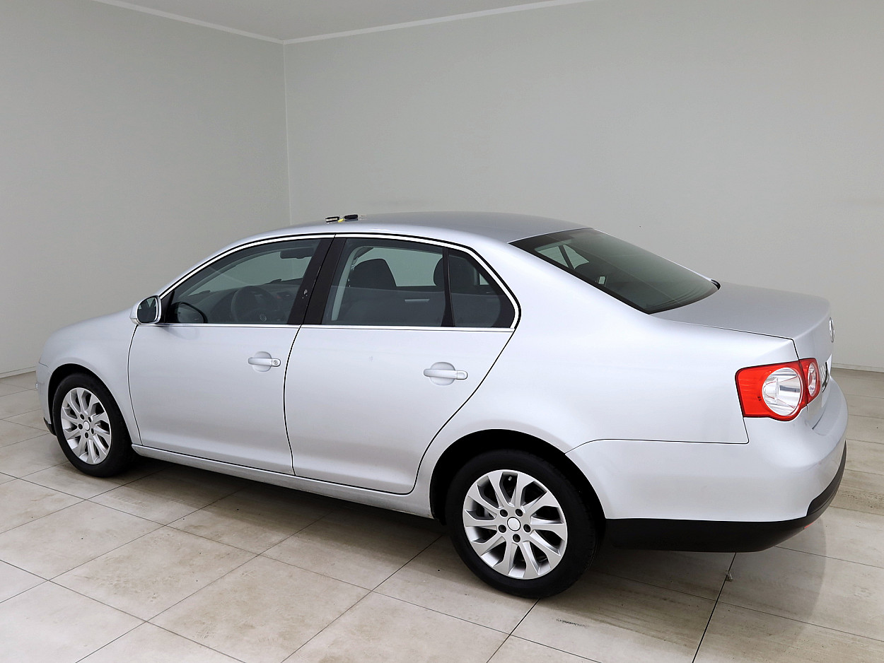 Volkswagen Jetta Comfortline ATM 1.6 75 kW - Photo 4