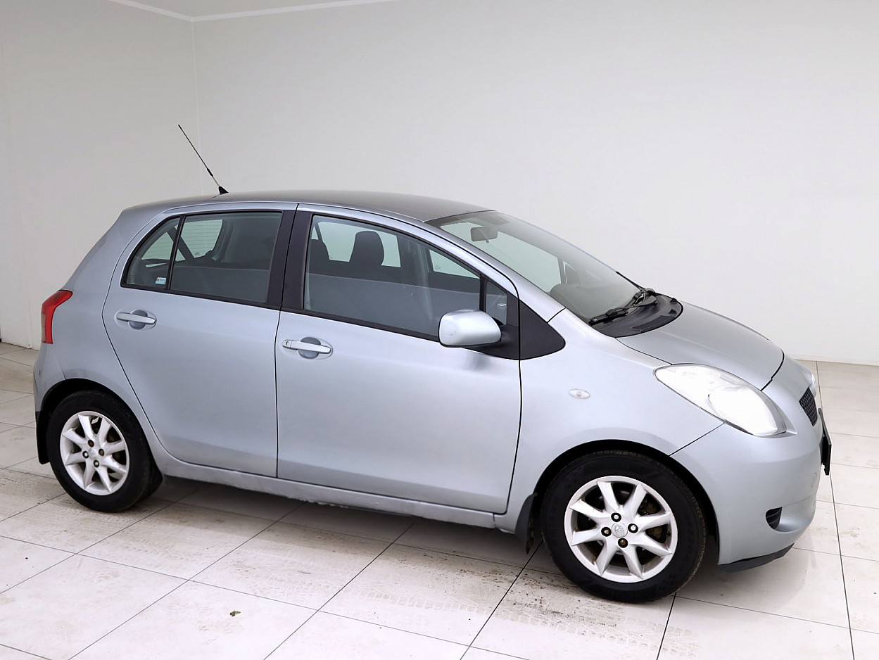 Toyota Yaris Linea Sol A-C 1.3 64 kW - Photo 1