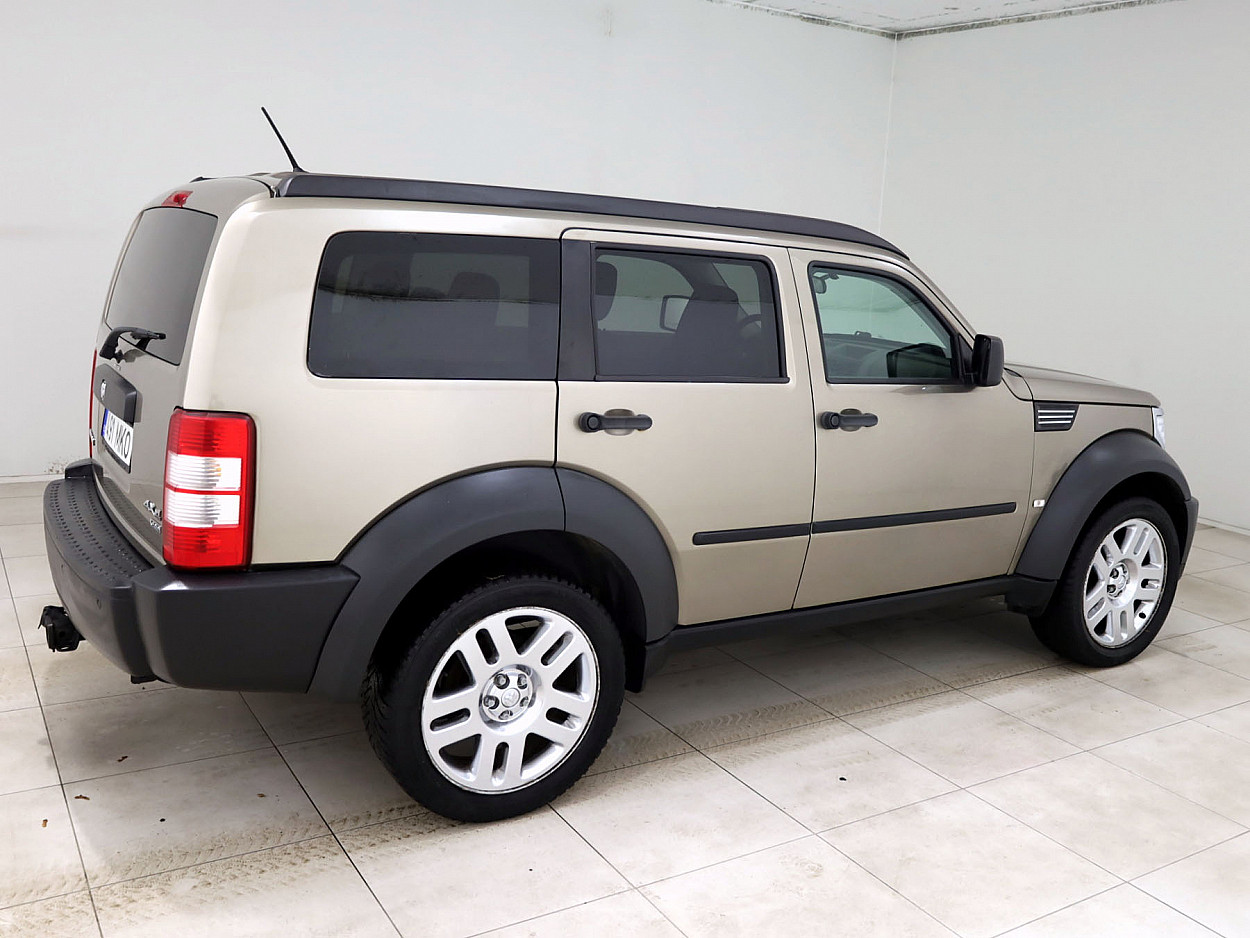 Dodge Nitro Comfort ATM 2.8 CRD 130 kW - Photo 3