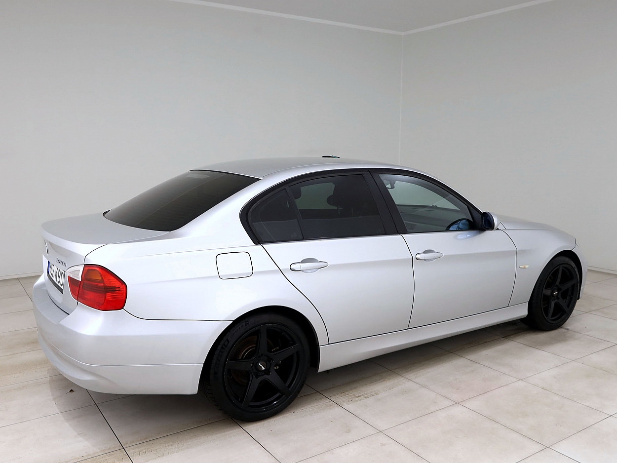 BMW 320 Sportpakett 2.0 110 kW - Photo 3