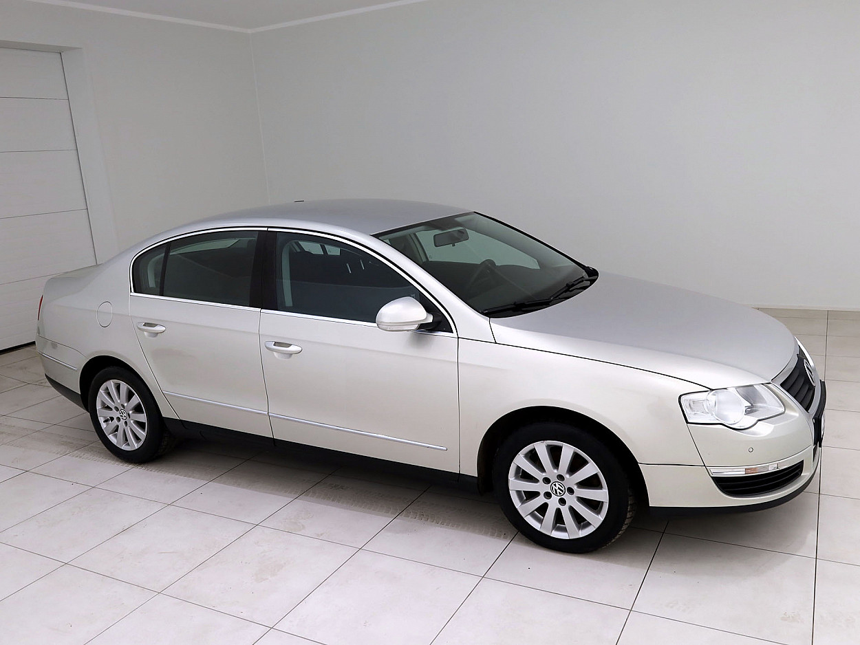 Volkswagen Passat Comfortline Facelift ATM 1.8 118 kW - Photo 1