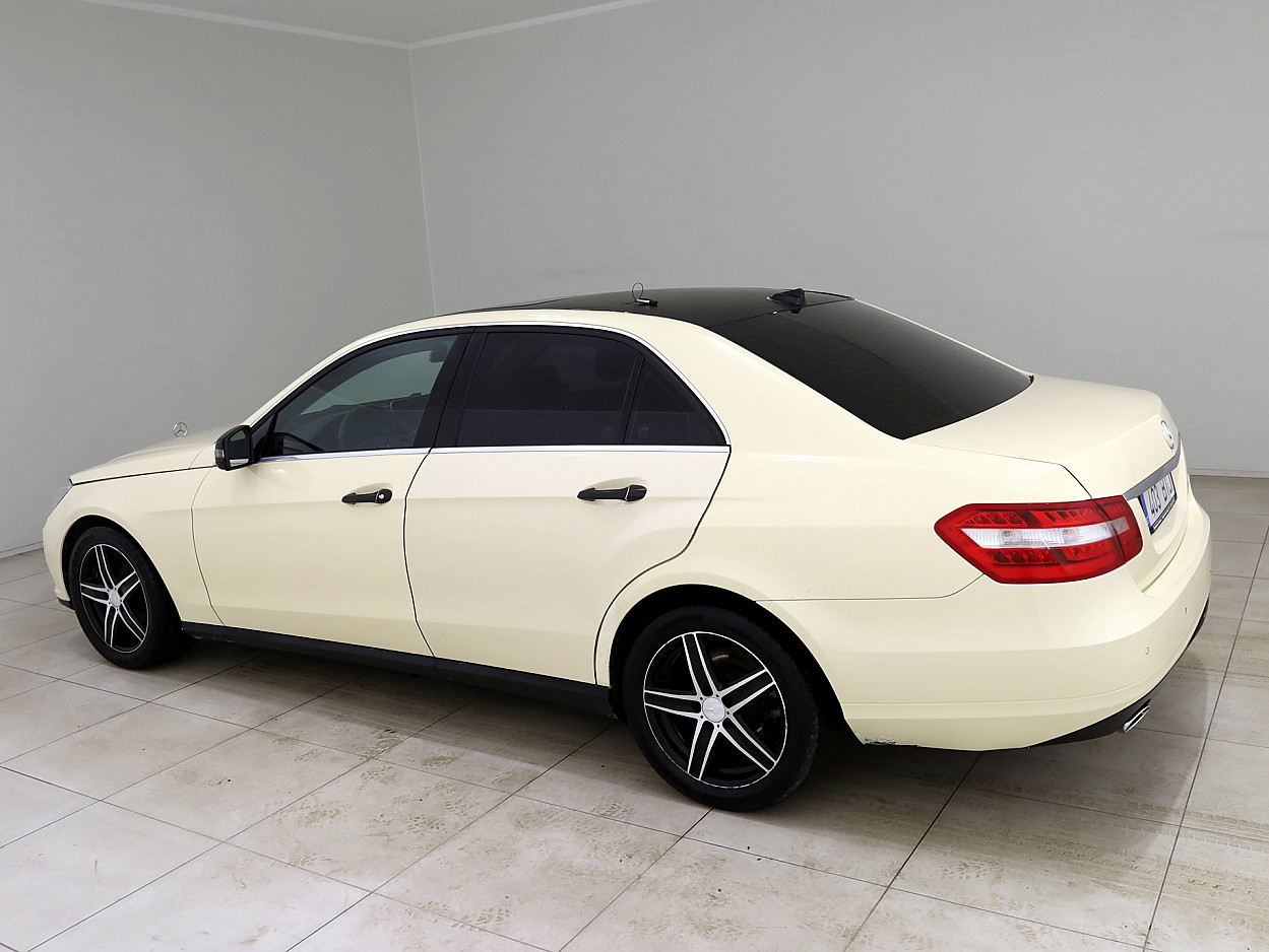 Mercedes-Benz E 200 Luxury ATM 1.8 120 kW - Photo 4