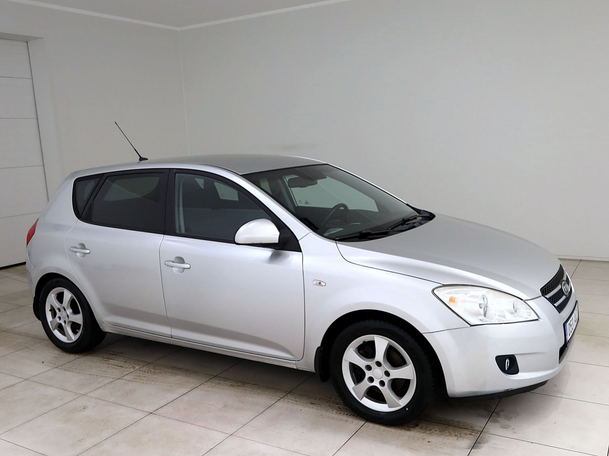 Kia Ceed Elegance 1.6 90 kW - Photo 1