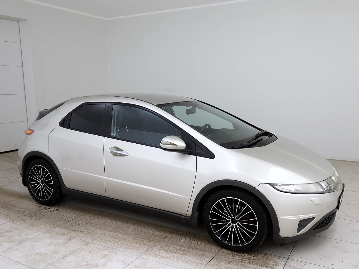 Honda Civic Elegance 1.8 103 kW - Photo 1