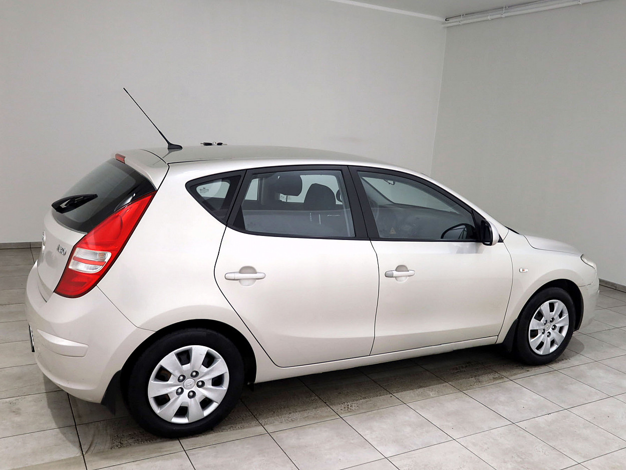 Hyundai i30 Elegance 1.6 90 kW - Photo 3