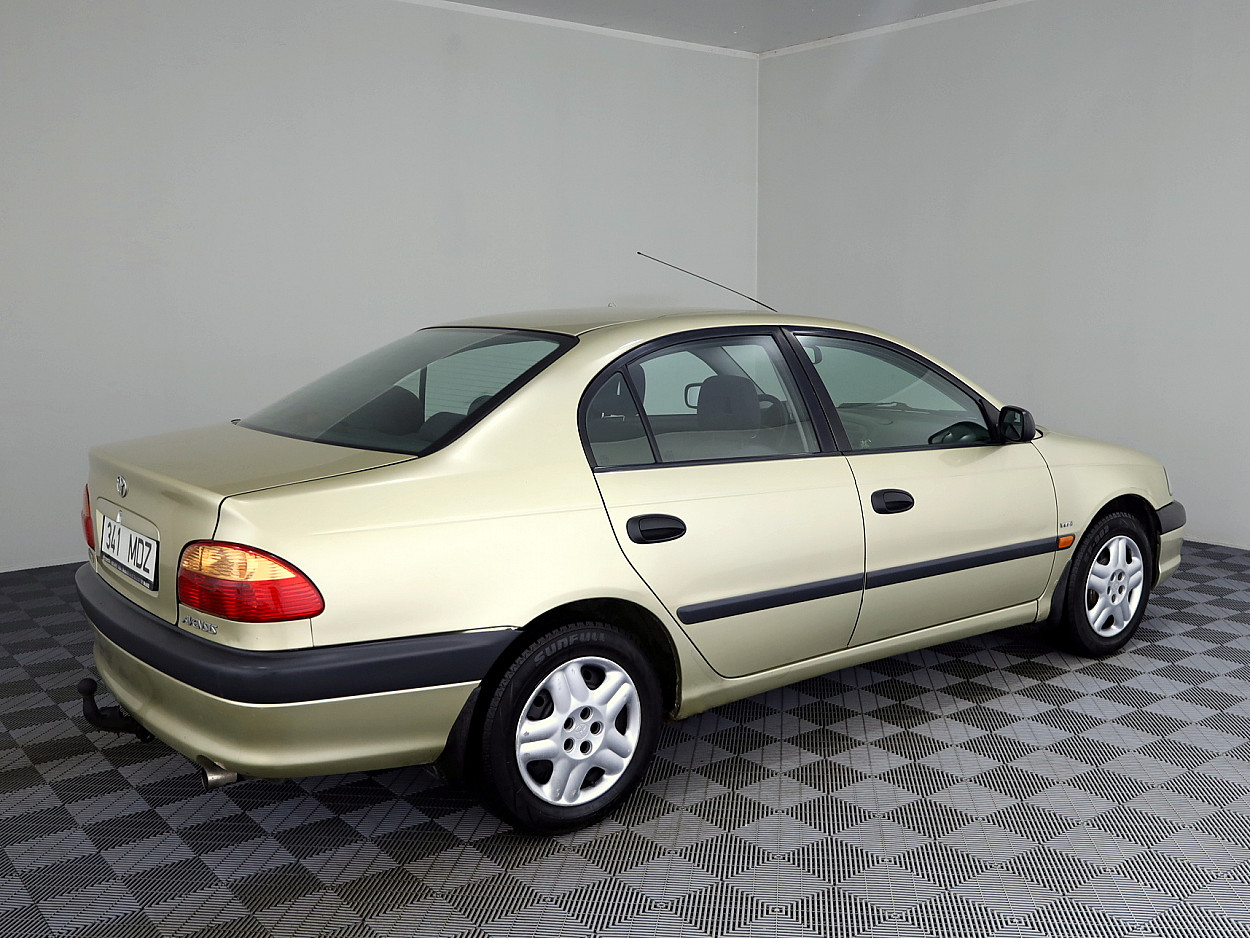 Toyota Avensis Linea Sol A-C 1.6 81kW
