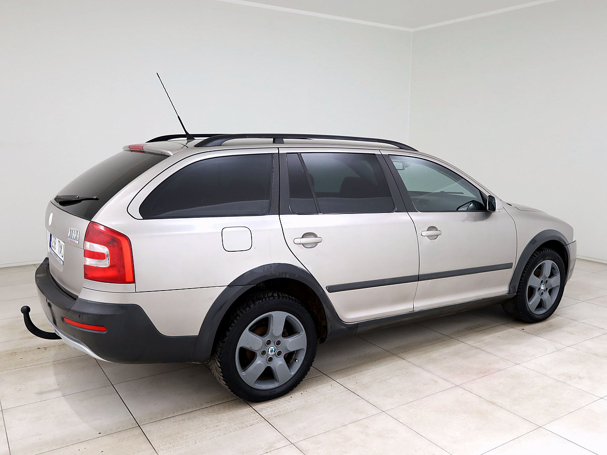 Skoda Octavia Scout 4x4 Highline 2.0 TDI 103 kW - Photo 3