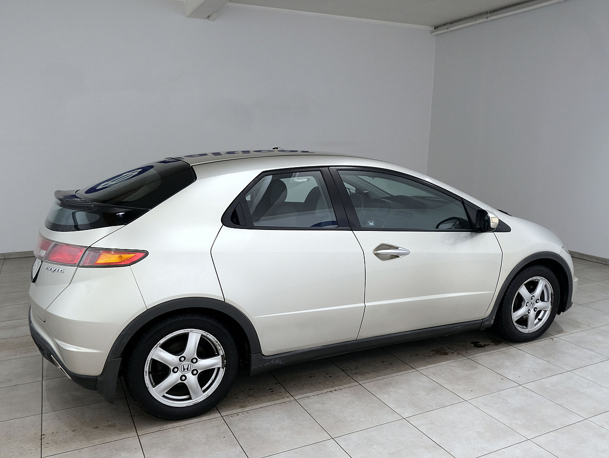 Honda Civic Elegance 1.8 103 kW - Photo 3