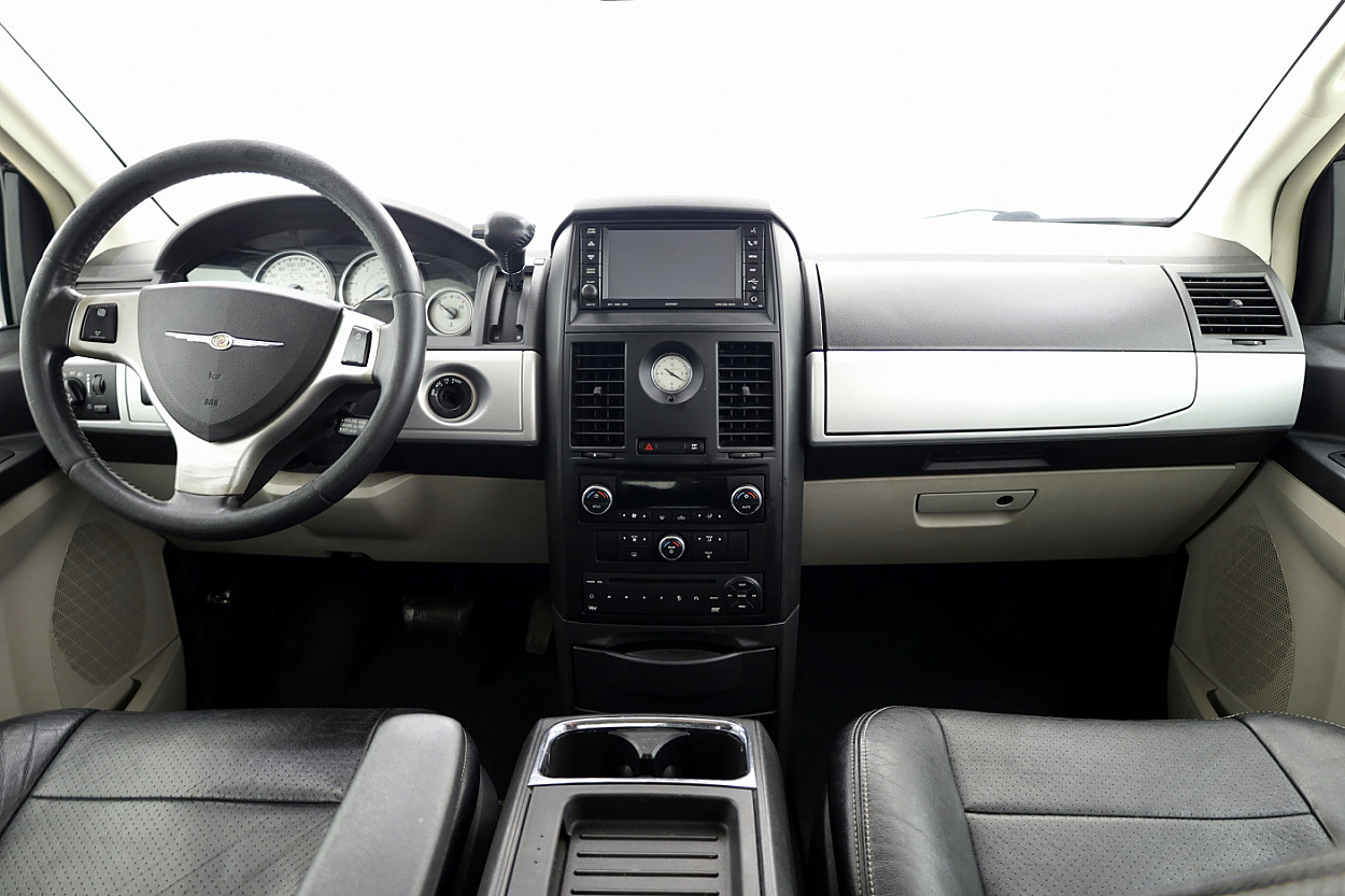 Chrysler Grand Voyager Limited ATM 2.8 CRD 120 kW - Photo 5