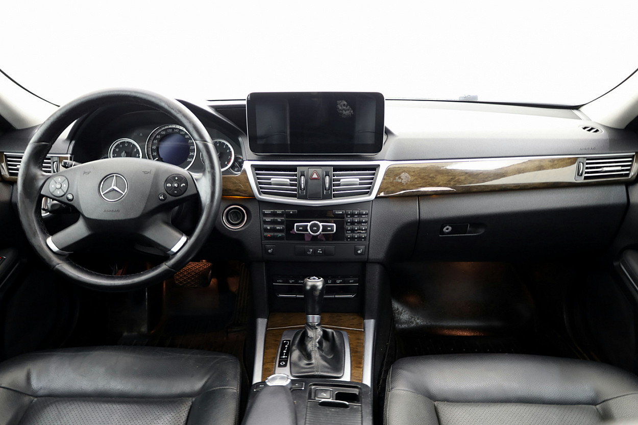 Mercedes-Benz E 200 Luxury ATM 1.8 120 kW - Photo 5