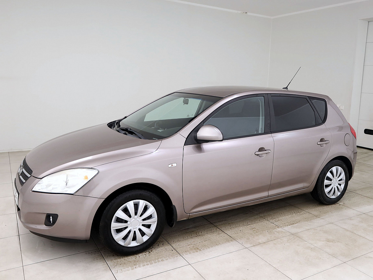 Kia Ceed Elegance 1.6 CRDi 85 kW - Photo 2