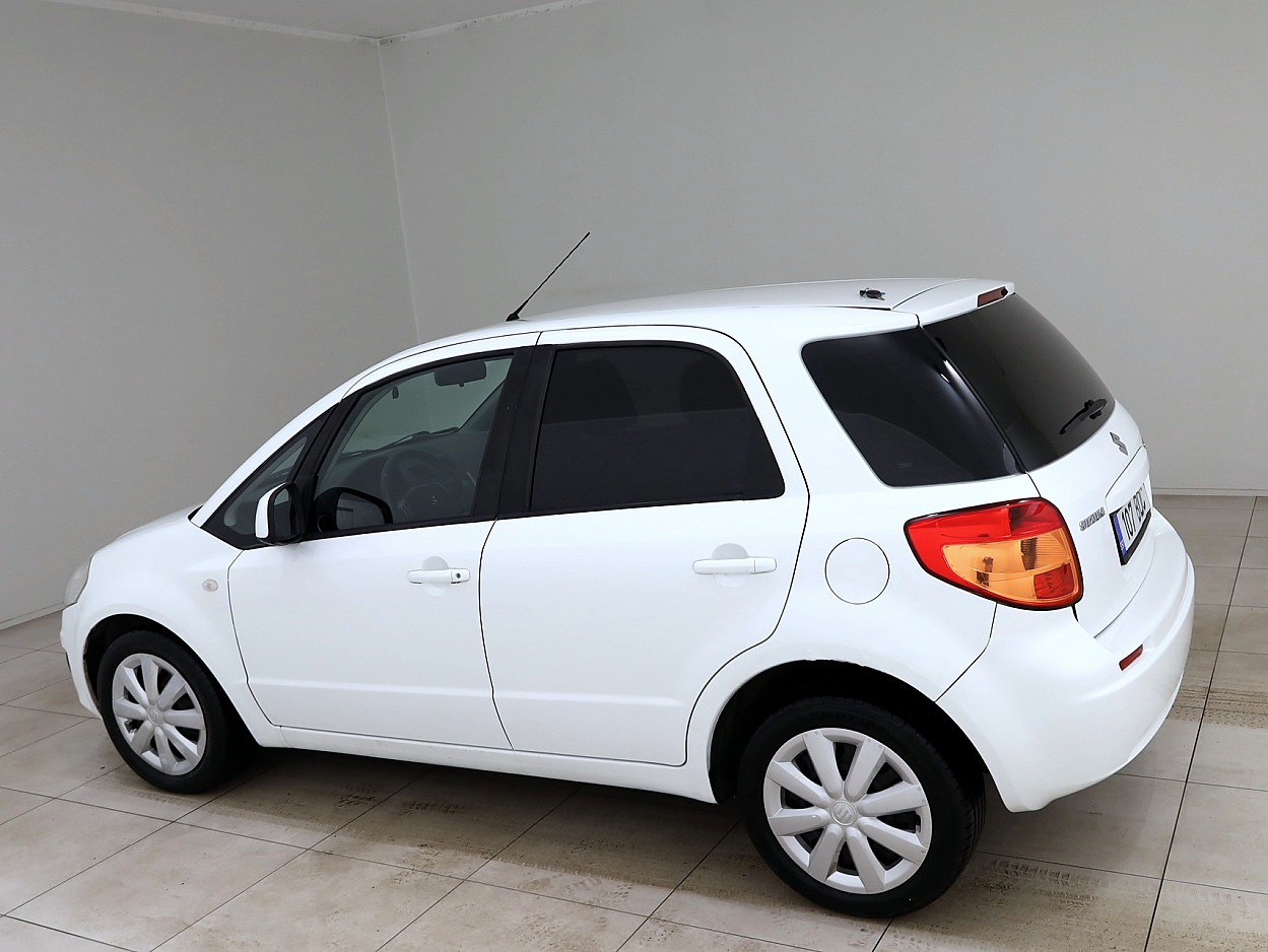 Suzuki SX4 Comfort 1.5 82 kW - Photo 4