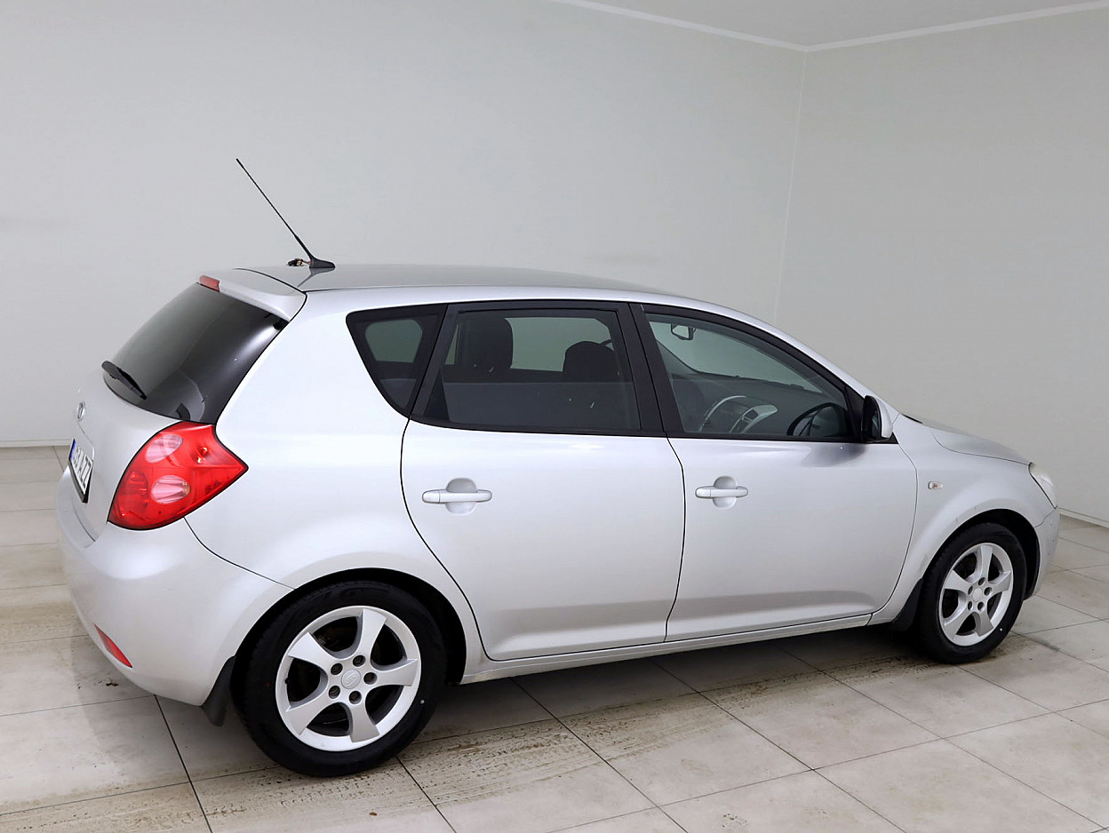 Kia Ceed Elegance 1.6 90 kW - Photo 3