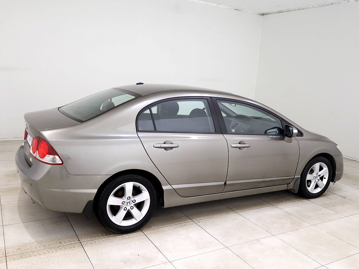 Honda Civic Elegance ATM 1.8 103 kW - Photo 3