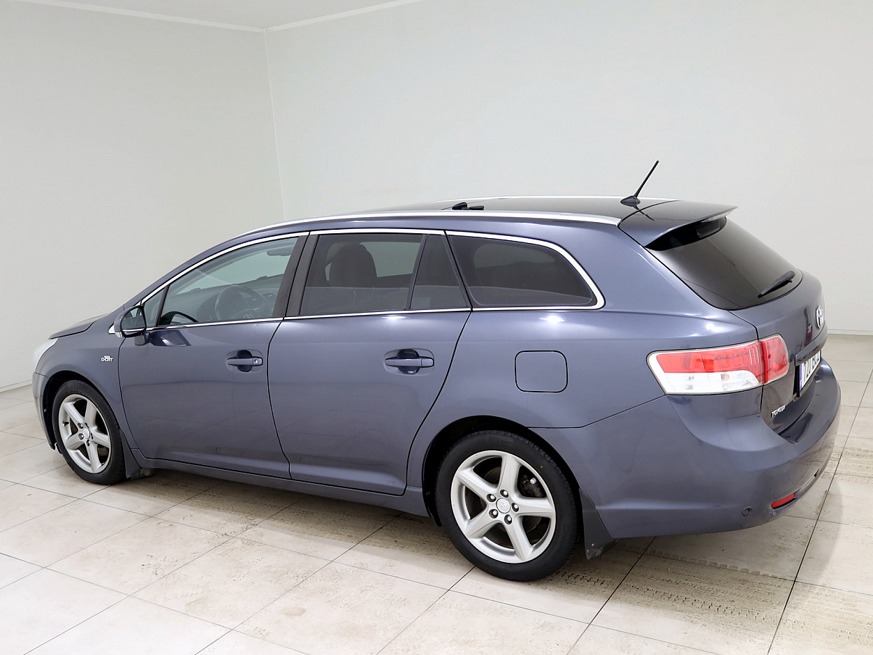 Toyota Avensis Luxury ATM 2.2 D-CAT 110 kW - Photo 4