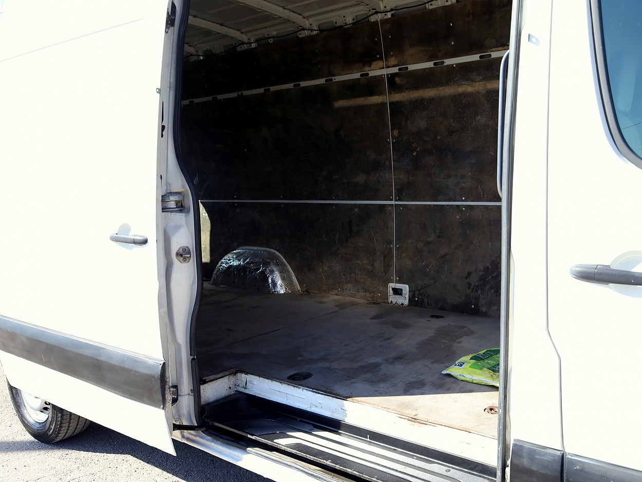 Volkswagen Crafter Extralong 2.5 TDI 100 kW - Photo 8