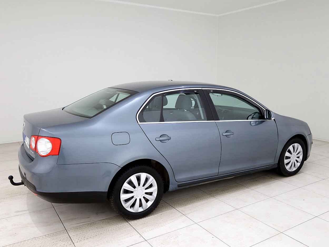 Volkswagen Jetta Comfortline 2.0 TDI 103 kW - Photo 3