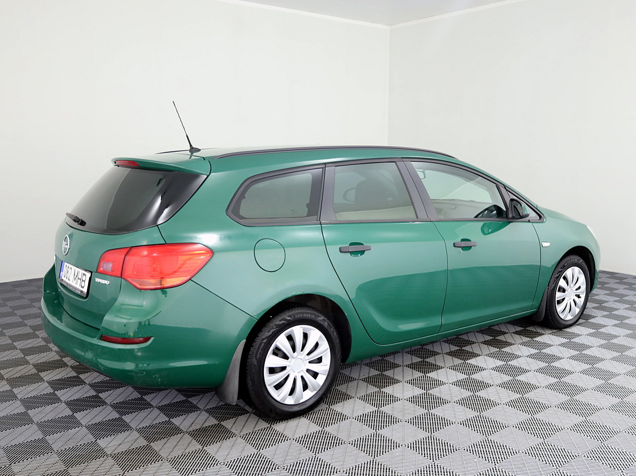 Opel Astra Elegance 1.4 103kW
