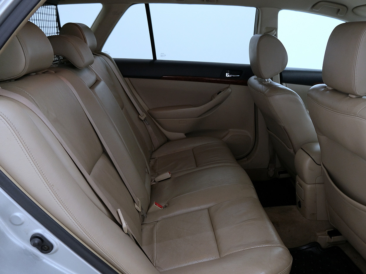 Toyota Avensis Luxury ATM 2.4 120 kW - Photo 7