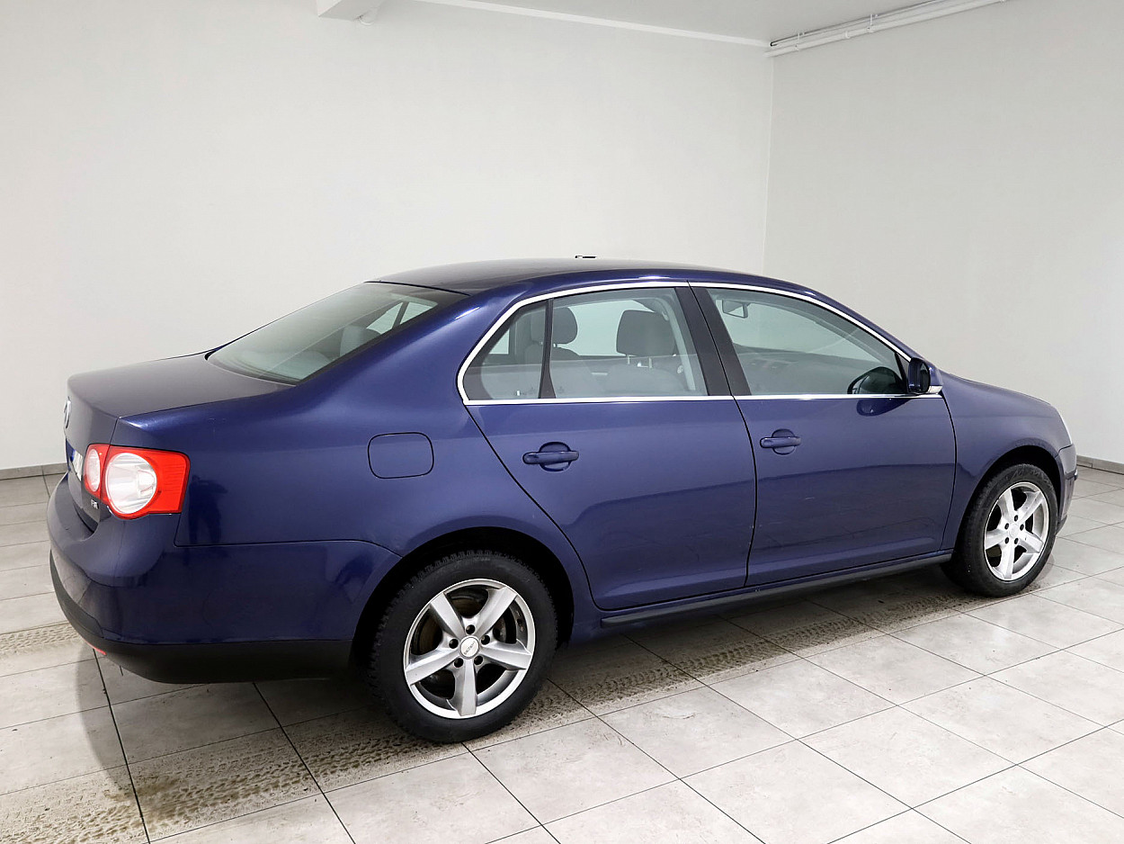 Volkswagen Jetta Comfortline 1.6 85 kW - Photo 3