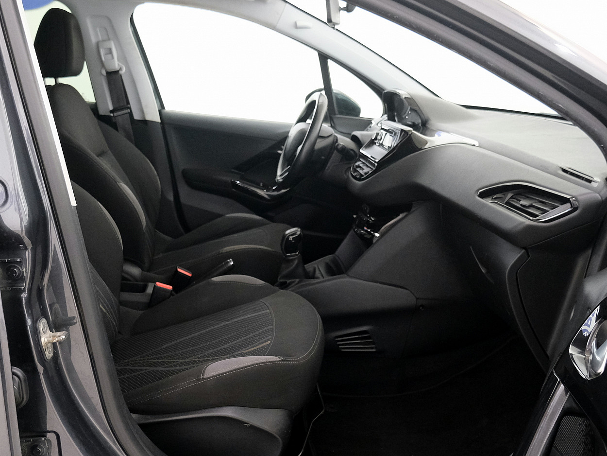 Peugeot 208 Allure 1.2 60 kW - Photo 6