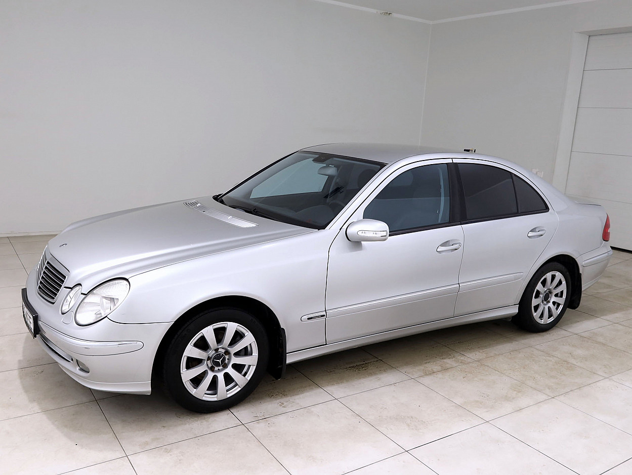 Mercedes-Benz E 200 Avantgarde ATM 1.8 120 kW - Photo 2