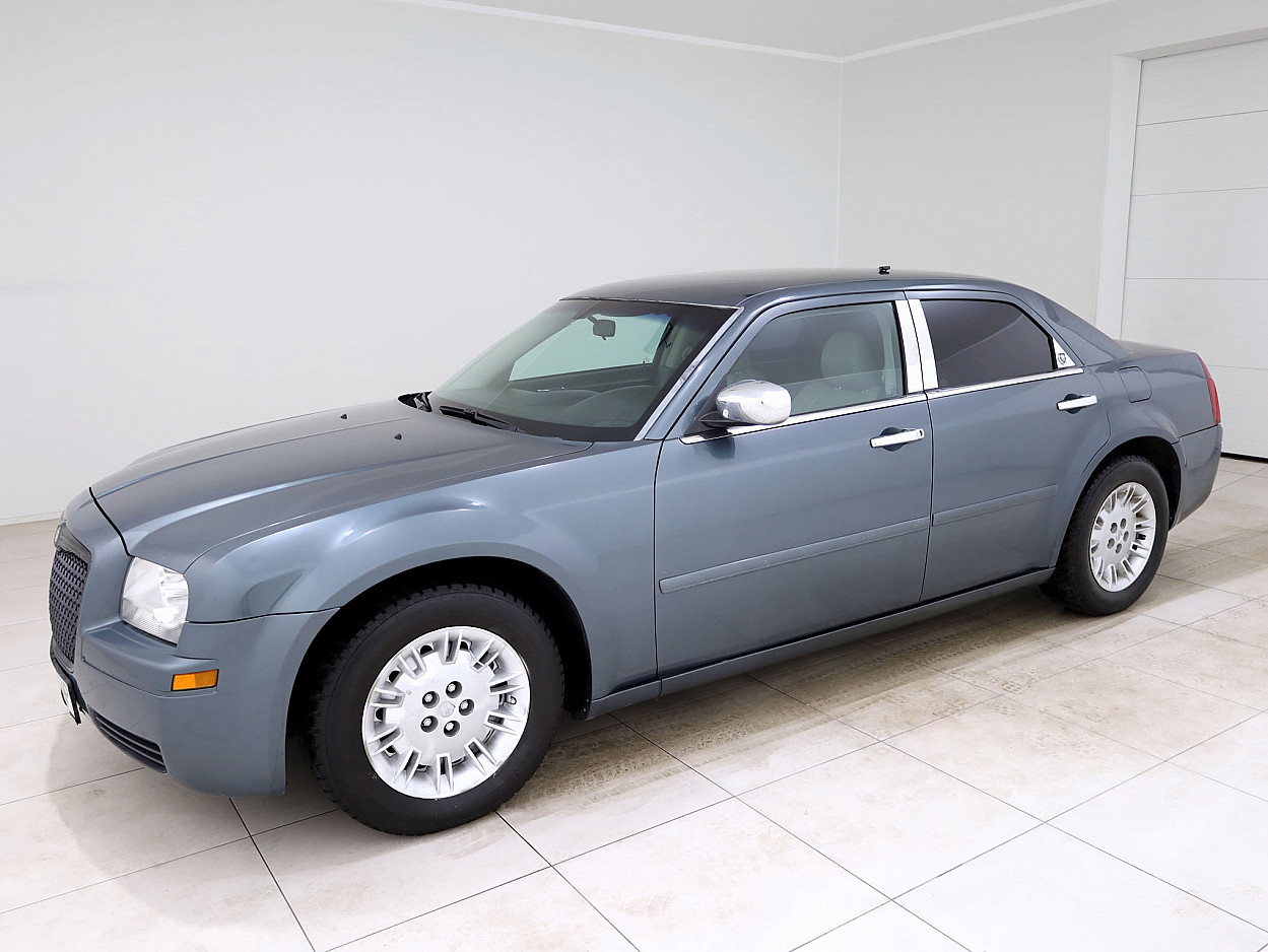 Chrysler 300 C Limited ATM 2.7 142 kW - Photo 2